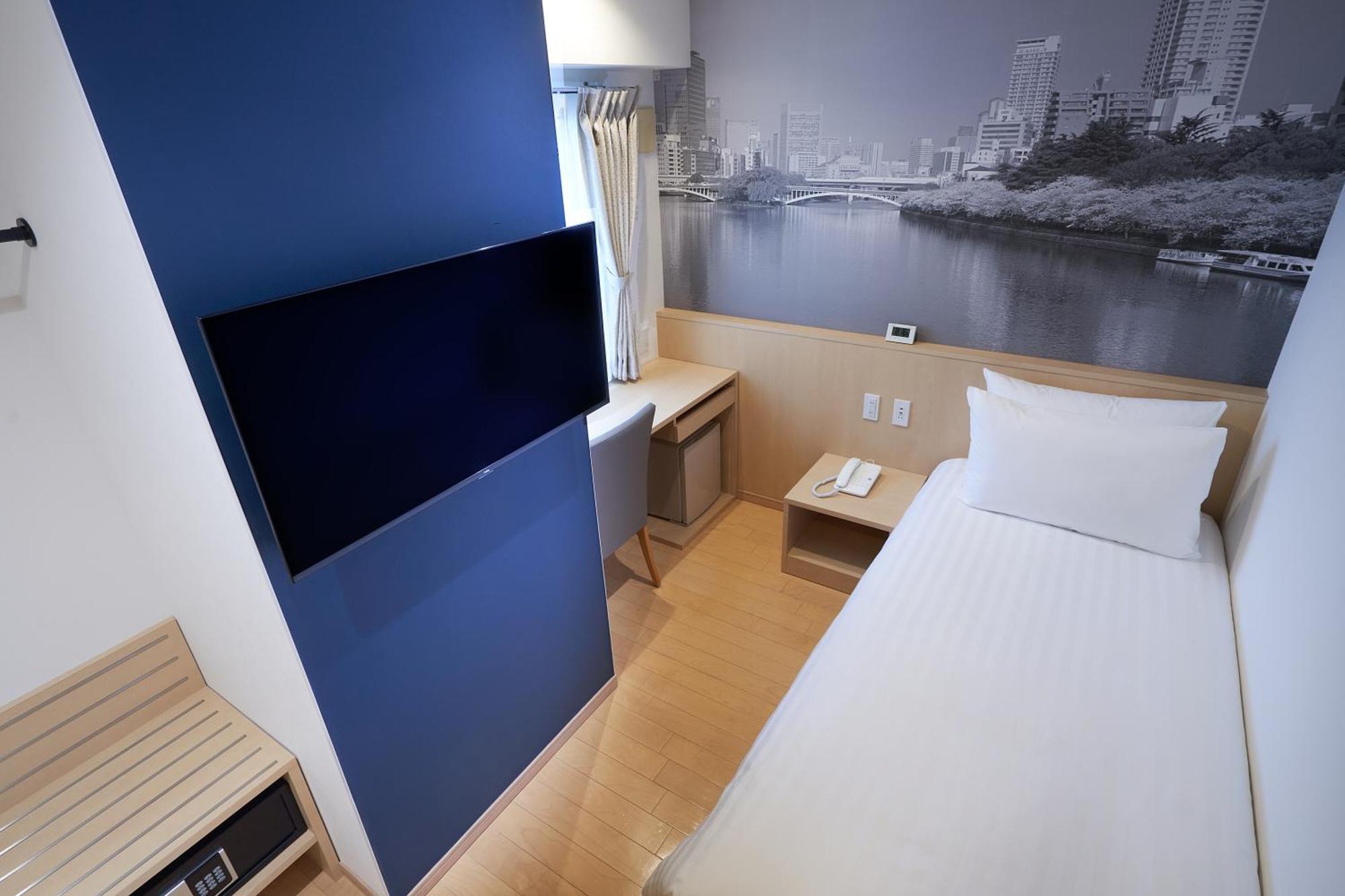 Travelodge Honmachi โรงแรม 3*
