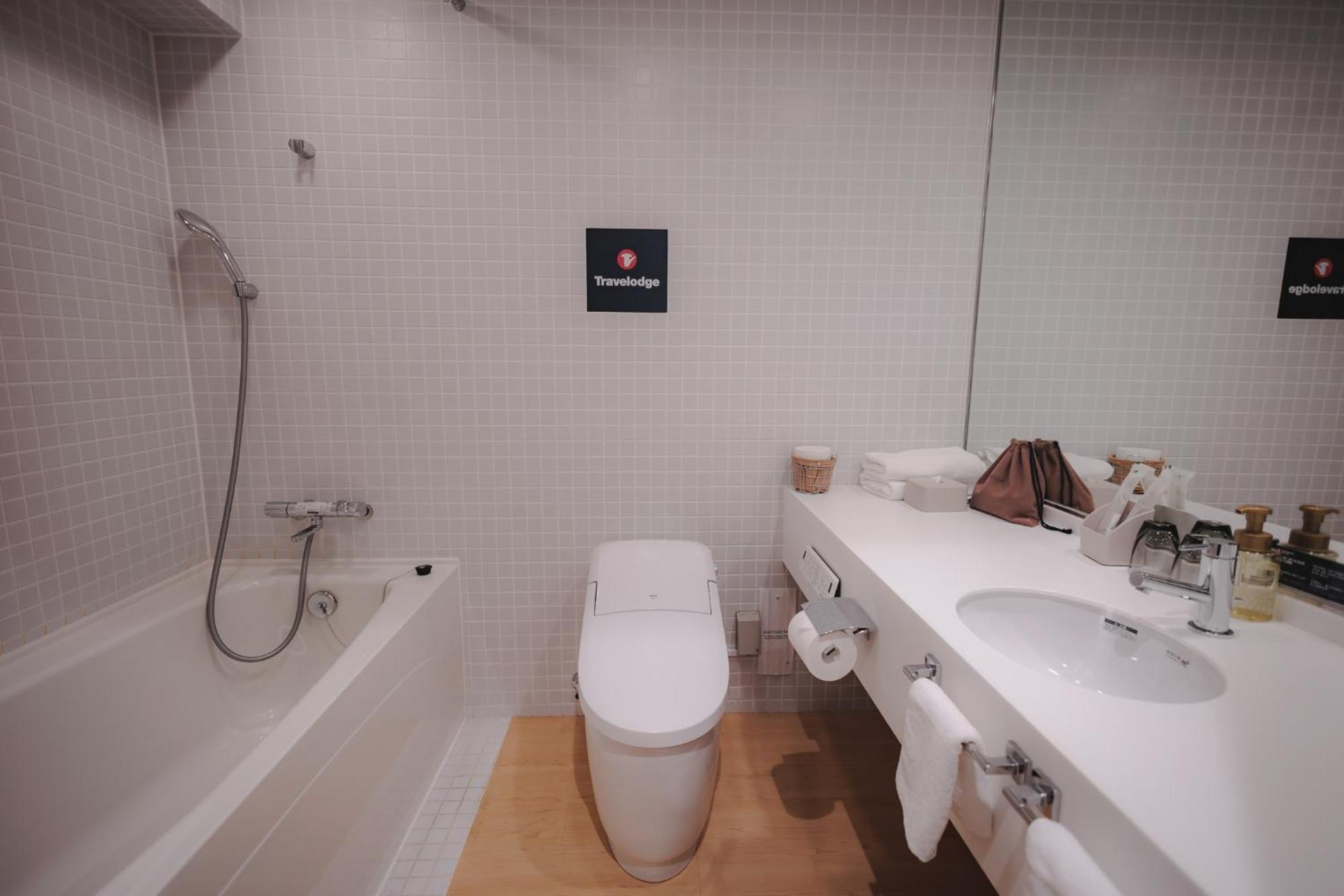 Travelodge Honmachi โรงแรม 3*