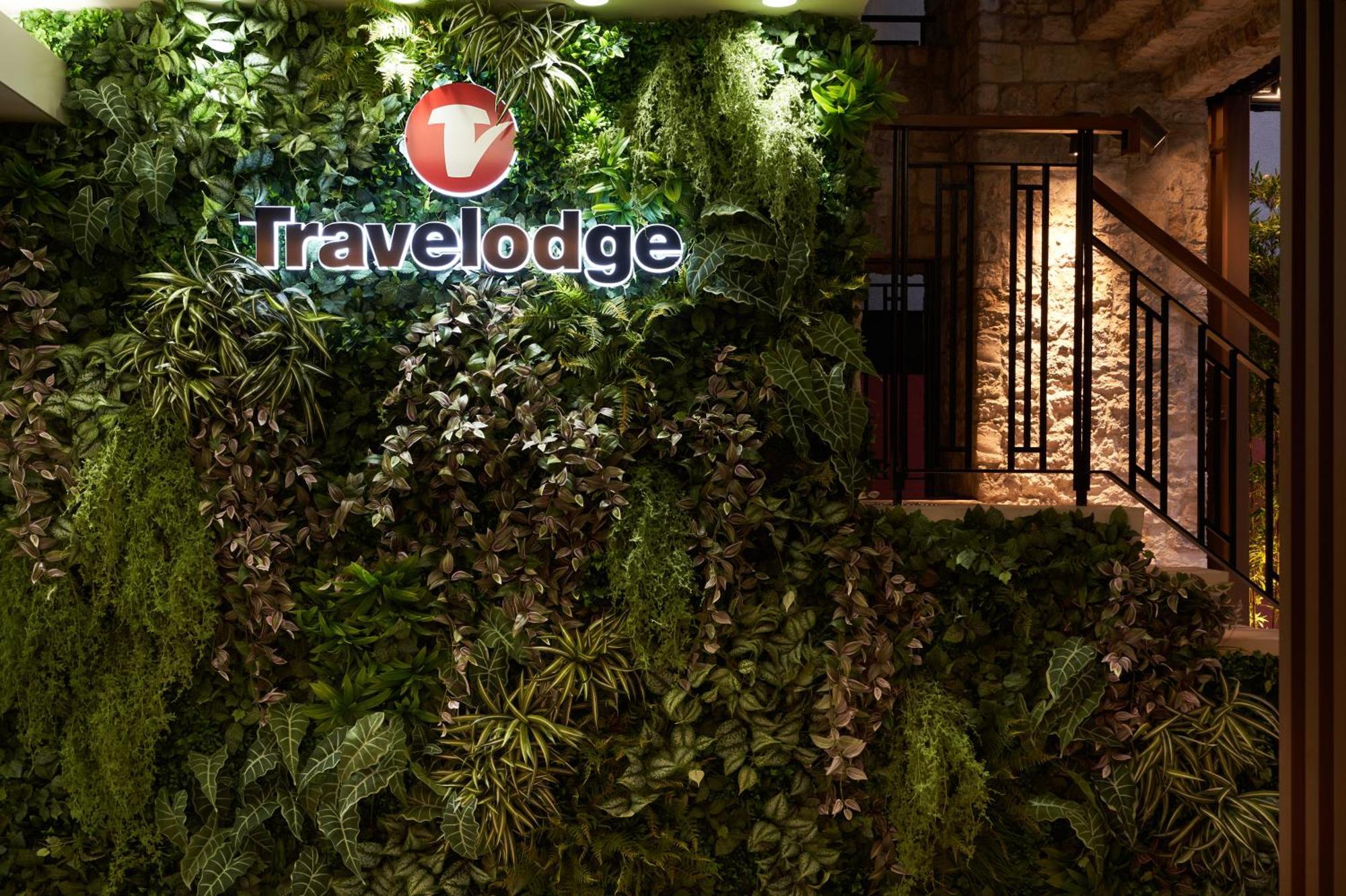 Travelodge Honmachi โรงแรม โอซาก้า